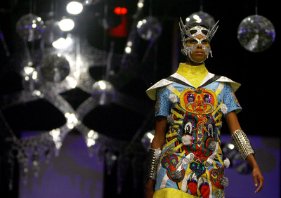 ＜08/09年秋冬インド・ファッションウィーク＞マニッシュ・アローラら、新作発表