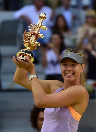 シャラポワがハレプを撃破、2週連続優勝 マドリード・オープン