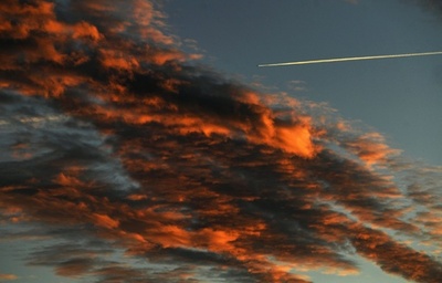 謎の小型機が無許可で東欧横断、警戒態勢に 操縦士は行方不明