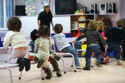 保育園児が「事故」でポルノ鑑賞、仏ノルマンディー