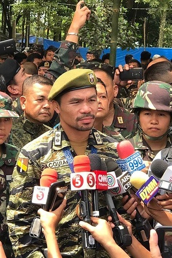 パッキャオが比南部の対IS激戦地へ、兵士を「ヒーロー」と激励