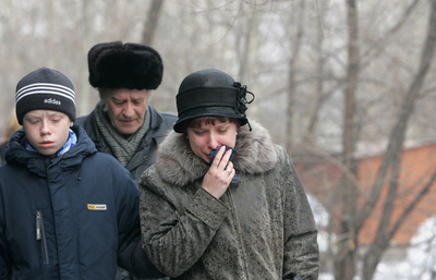 シベリア炭鉱爆発事故、悲嘆にくれる遺族たち - ロシア