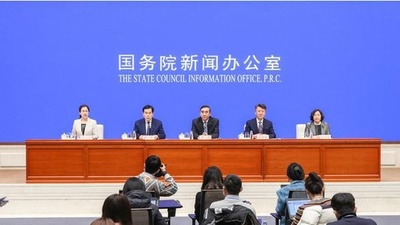 中国人男性と女性の平均身長は169.7センチと158センチに