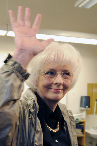 アイスランド総選挙、「聖ヨハンナ」率いる左派連立政権を信任