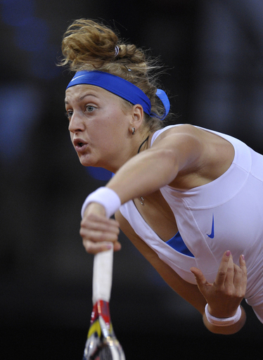 アザレンカとシャラポワが決勝進出、ポルシェ・テニス・グランプリ