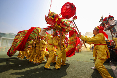 「コーラオ族毛龍節」で新年を祝う 中国貴州省