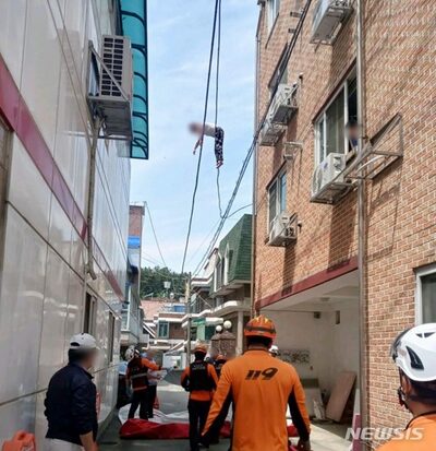 韓国・屋上から飛び降りた40代女性、電線に引っかかって救助される