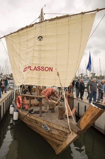 2500年前に沈んだ商船のレプリカ、いざ航海 イスラエル