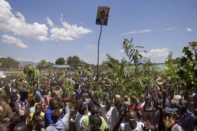 暴動続くケニア、毒矢でマラソン選手死亡