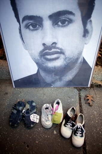 靴投げ記者も拘置所で投票、イラク地方議会選