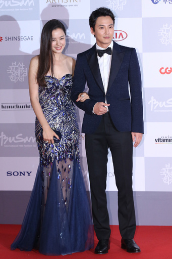 第19回釜山国際映画祭開幕、レッドカーペットにスターたちが登場