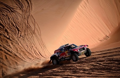 【今日のダカールラリー】ペテランセルが僅差で区間V、サインツが総合首位で最終日へ