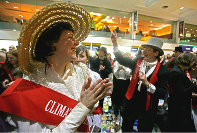 英ヒースロー空港拡張に用地買収で抵抗、女優エマ・トンプソンさんも