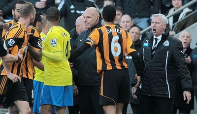 ニューカッスル指揮官、相手選手に頭突きで罰金1700万円