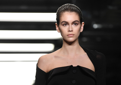 フェミニティを再定義、「アレキサンダー・ワン」18/19年秋冬