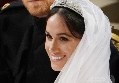 英ロイヤル・ウエディング、新婦の父はテレビで視聴 「感動的で喜ばしい」