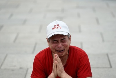 マレーシア機失踪1年、出口のない親族たちの苦悩
