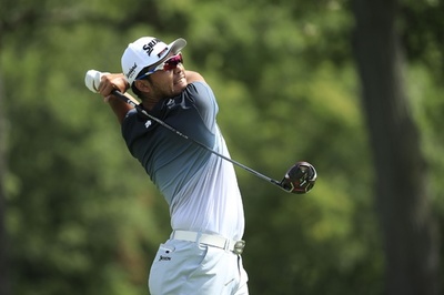 松山が首位Tで最終日へ、1番では超絶イーグル BMW選手権