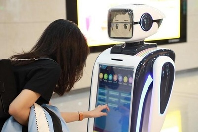 AIロボットがお目見え 北京の軌道交通