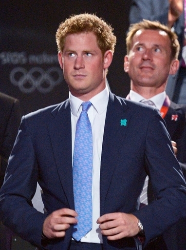 「ヘンリー王子の裸の写真は本物」、英王室