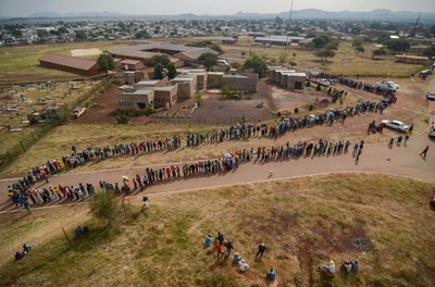 南ア総選挙、「アパルトヘイト後」世代が初投票