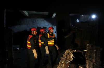 パキスタン工場火災、死者310人に