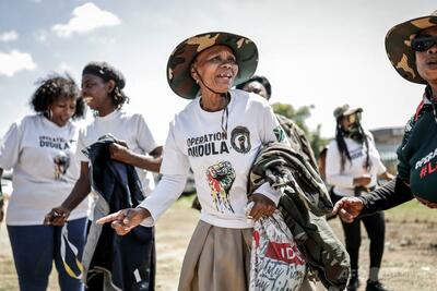 反移民感情高まる南ア、自警団が不法移民の医療アクセス阻止
