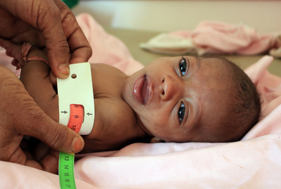 イエメン、支援食糧が腐敗の恐れ 貯蔵庫に近づけず