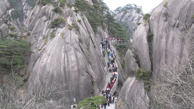 観光地に人の波、旅行の季節がやってきた？ 専門家は注意を喚起 中国