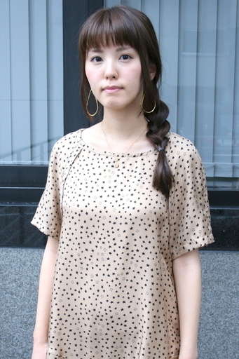 ＜ファッション業界の人々＞星柄がかわいい「シー ニューヨーク」のワンピース