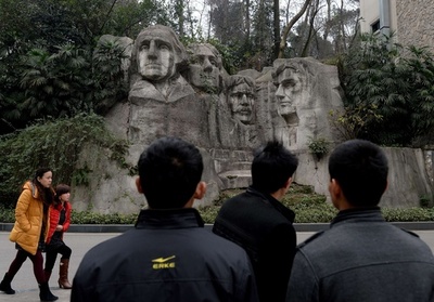 相次ぐ「コピー建築」に疑問の声、中国