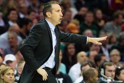 キャブス首脳陣、今後もブラットHCに指揮を託すことを明言