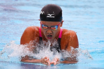 渡部、女子100m平泳ぎで僅差の銀メダル パンパシ水泳