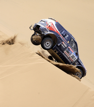 ペテランセルとロペスが第8ステージを制す、ダカールラリー