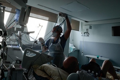 フランス、週3日の在宅勤務義務化へ コロナ対策で