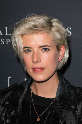 アギネス・ディーンが結婚！妹のエミリーも祝福