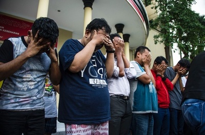 同性愛者のパーティー開催で8人逮捕、インドネシア