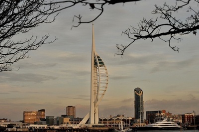 ランドマークが命名権でライバルのクラブカラーに、ポーツマスのファンが反対