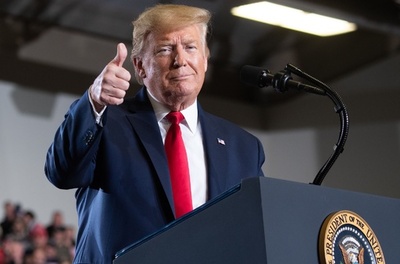 トランプ大統領、新型コロナ検査で陰性 専属医