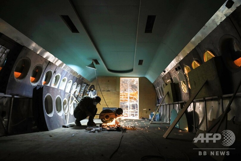 飛ばせないなら造ればいい、中国人農家が原寸大飛行機模型を製作