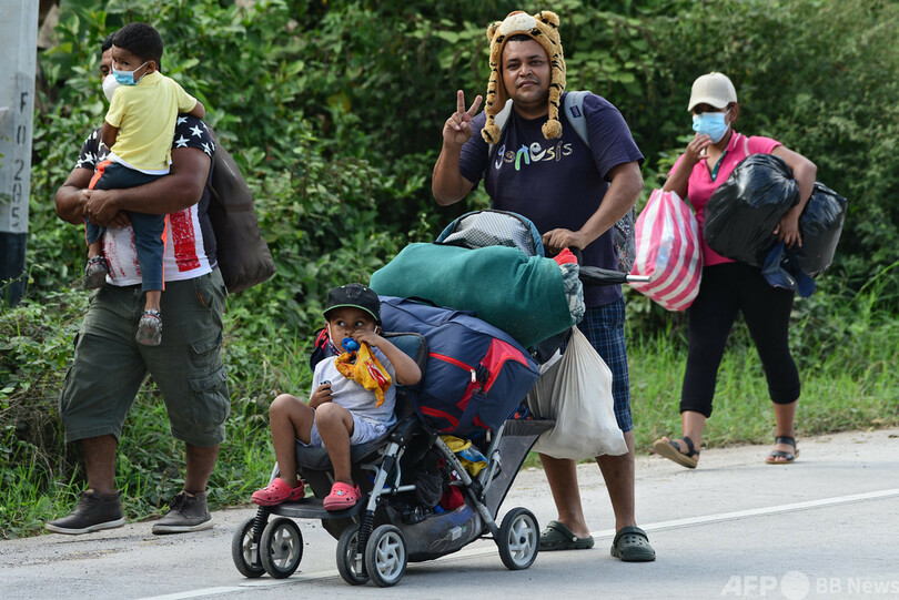ホンジュラスから米国目指す、移民ら4500人 グアテマラ入り