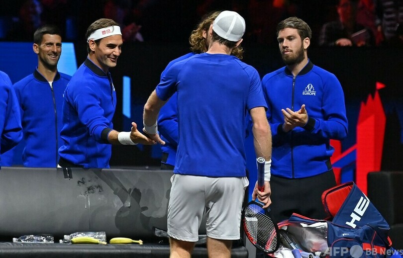 フェデラー、涙の現役引退 盟友ナダルとダブルスで幕