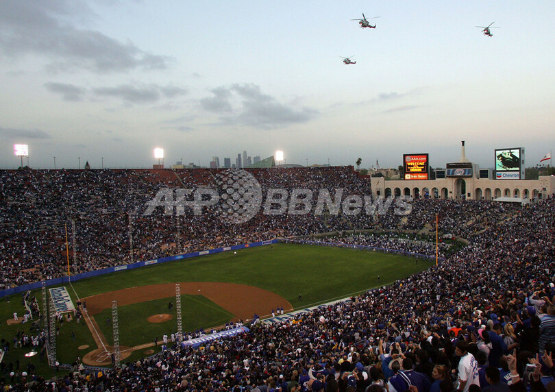 ロサンゼルス・メモリアル・コロシアムでオープン戦開催