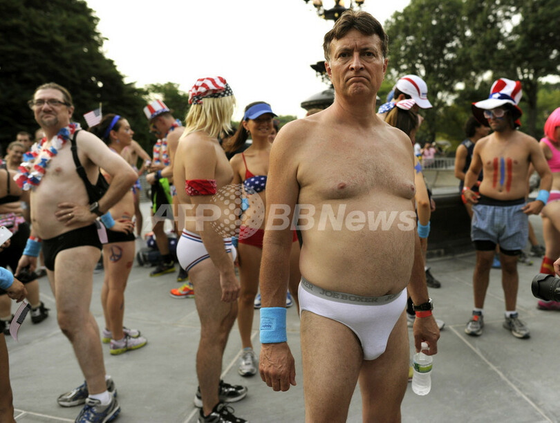 下着姿でダッシュ、NYセントラルパーク