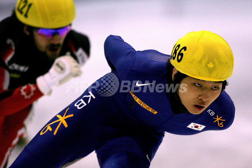 Si-Bak Sung ショートトラックW杯第1戦男子500メートルを制す