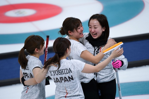 日本がカーリング女子で銅メダル、英国との接戦制す 写真18枚