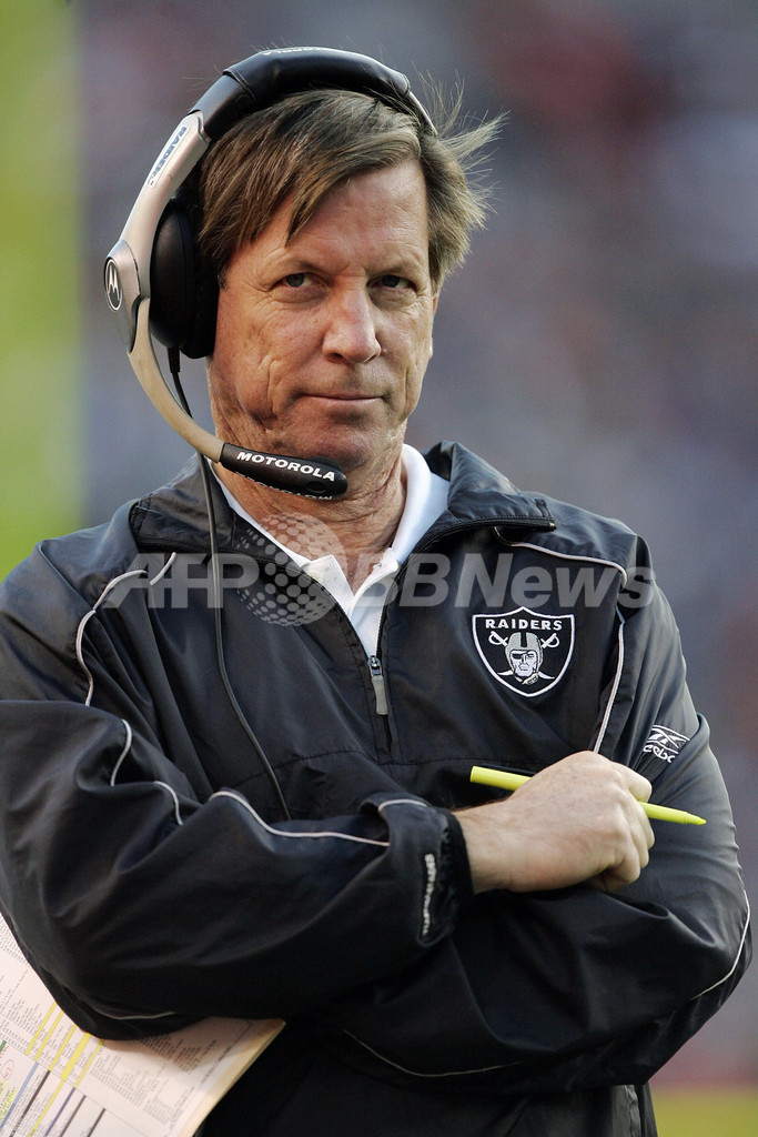 <06NFL>サンディエゴ・チャージャーズ ノーヴ・ターナー氏のHC就任を発表 米国 写真2枚 国際ニュース:AFPBB News