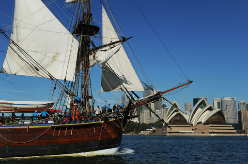 クック船長の「エンデバー号」のレプリカ船、豪シドニーに帰港 写真13