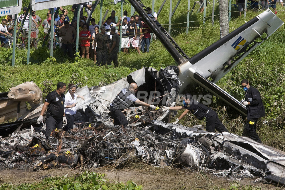 小型機墜落、乗客乗員16人全員死亡 ブラジル 写真7枚 国際ニュース：afpbb News