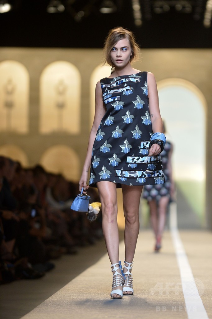 新本社から見えるローマの空をカラーパレットに、「フェンディ」15年春夏